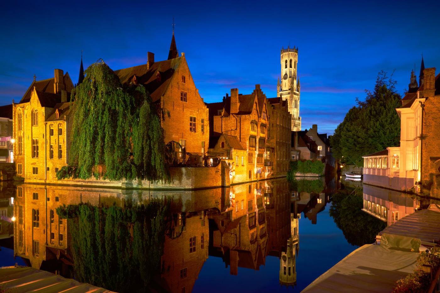 Rozenhoedkaai Bruges at night